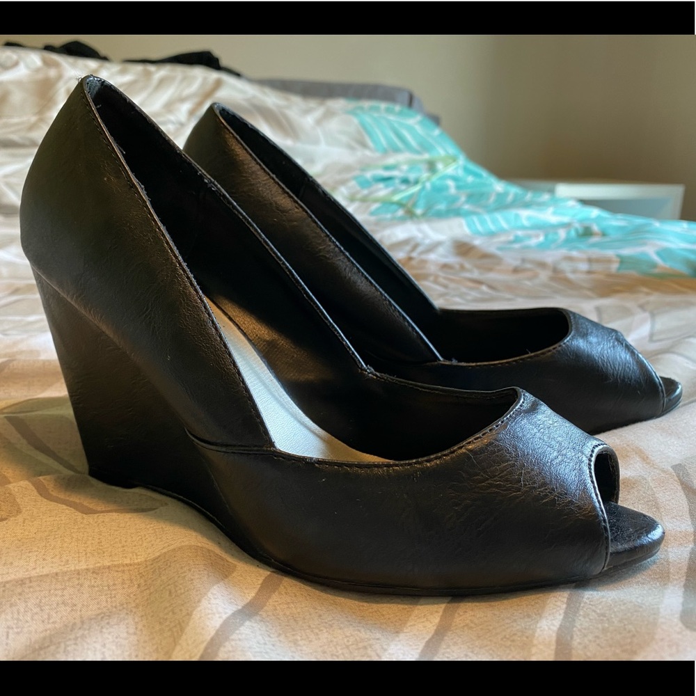 Torrid | Retro Peep Toe Wedge | 8.5 W | Black